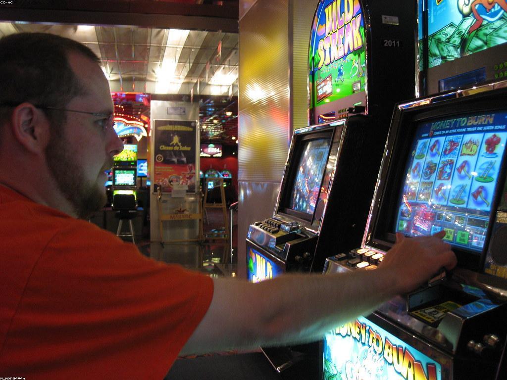 ការពិនិត្យស្លុត: របៀបស្វែងយល់ពីពហុភាពនៃការប្រកួត