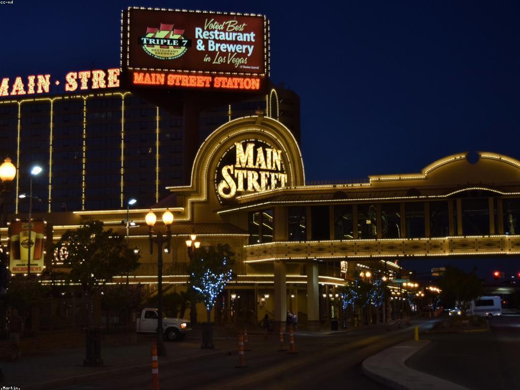 ការពិនិត្យស្លុត: របៀបស្វែងយល់ពីពហុភាពនៃការប្រកួត